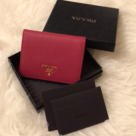 prada saffiano leather billfold wallet